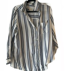 American eagle size L oversized button up light weight blouse